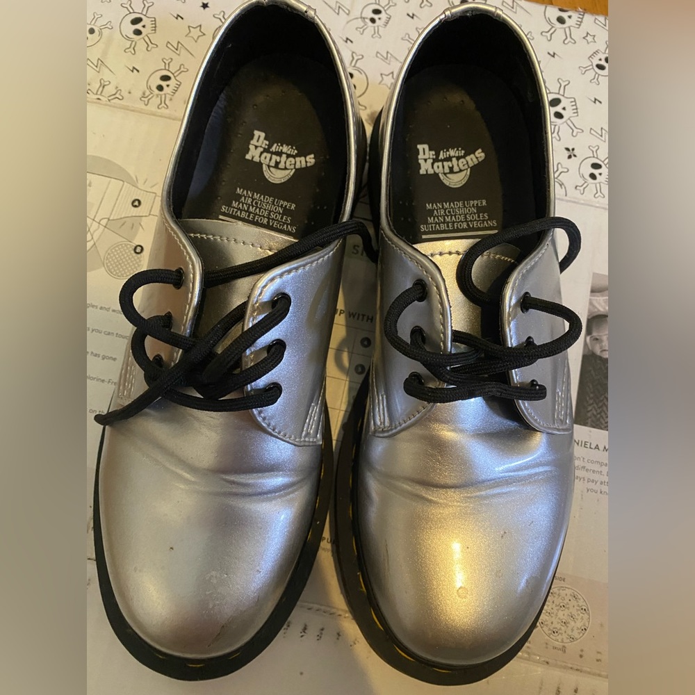 Dr martens metallic silver leather vegan 1461 size 8 uk 6 womens